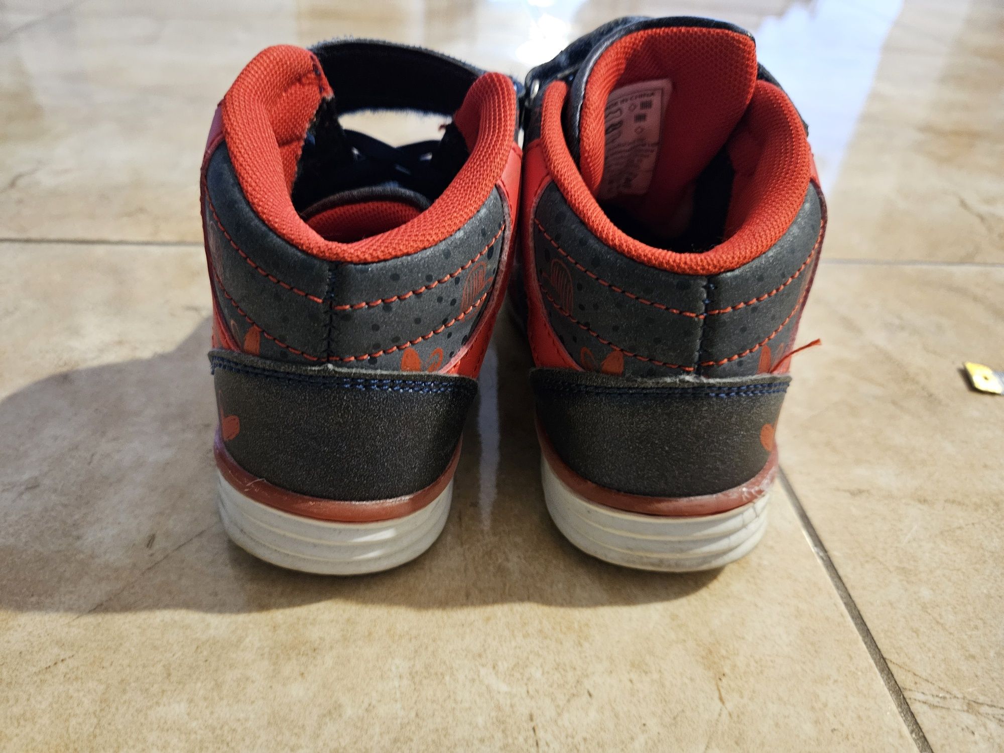 Buty dla dziewczynki świecące