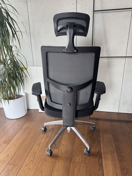 Ergonomiczny fotel biurowy obrotowy halmar