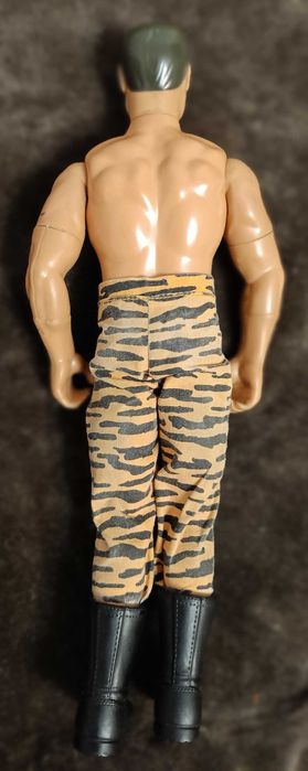 Super figurka Action Man, wysokości 30 cm, firmy Hasbro.