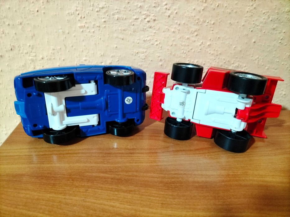 Круті машинки трансформери. Ціна вказана за 1 шт.