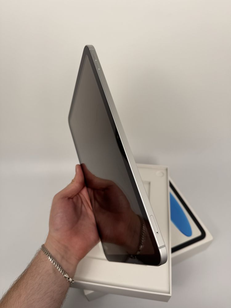 iPad 10th 64GB Silver Wi-Fi + LTE