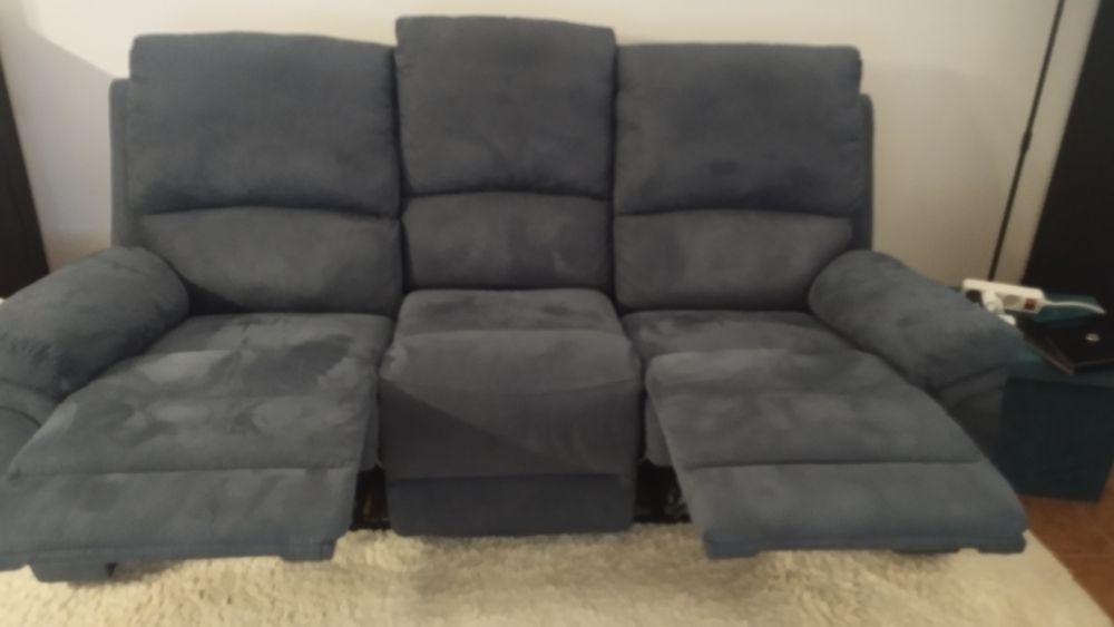 Vendo sofá mais cadeirão em bom estado ainda com garantia