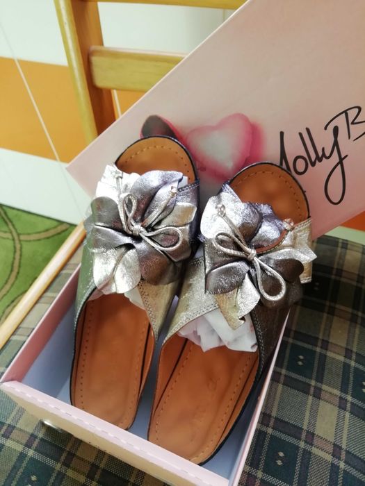 Женские босоножки