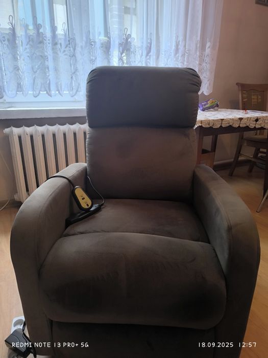 Fotel rozkładany z funkcją masażu