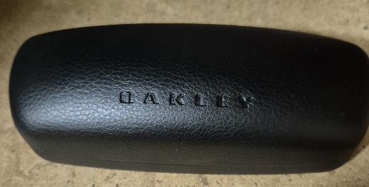 Nowe etui na okulary Oakley