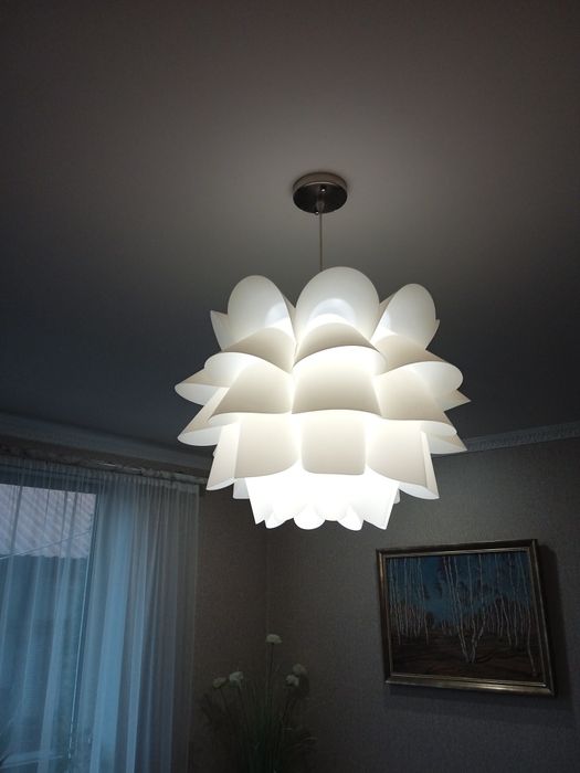 Оригінальна люстра біла
