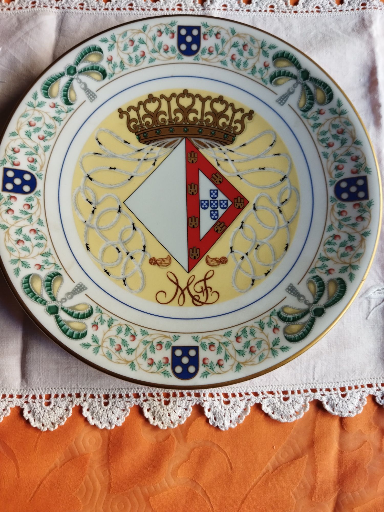 Prato decorativo em homenagem a dona Francisca de Herédia de Bragança