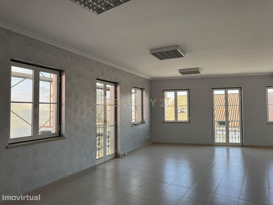 Escritório bem localizado no centro Montijo