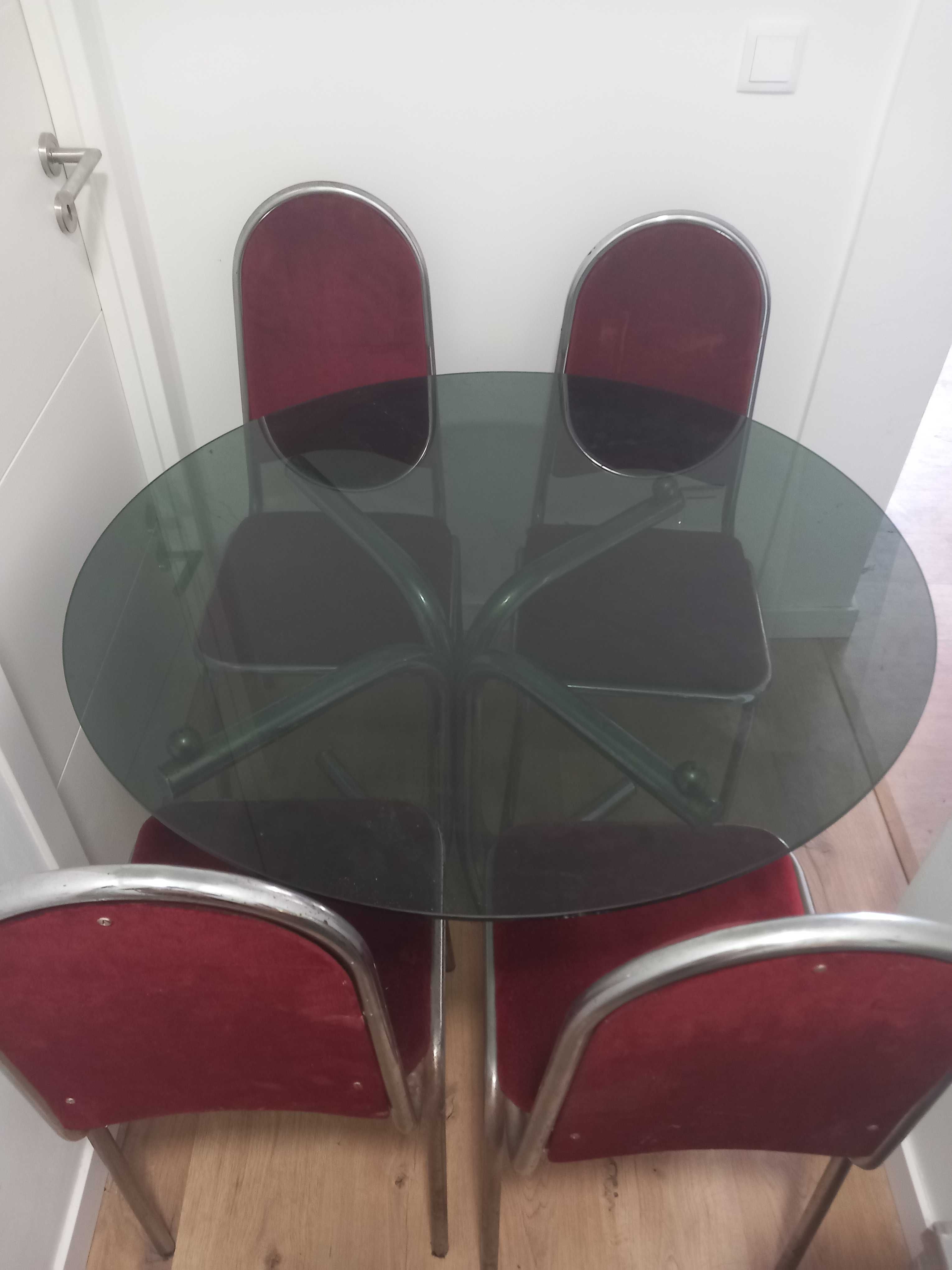Conjunto sala de jantar - mesa e 4 cadeiras