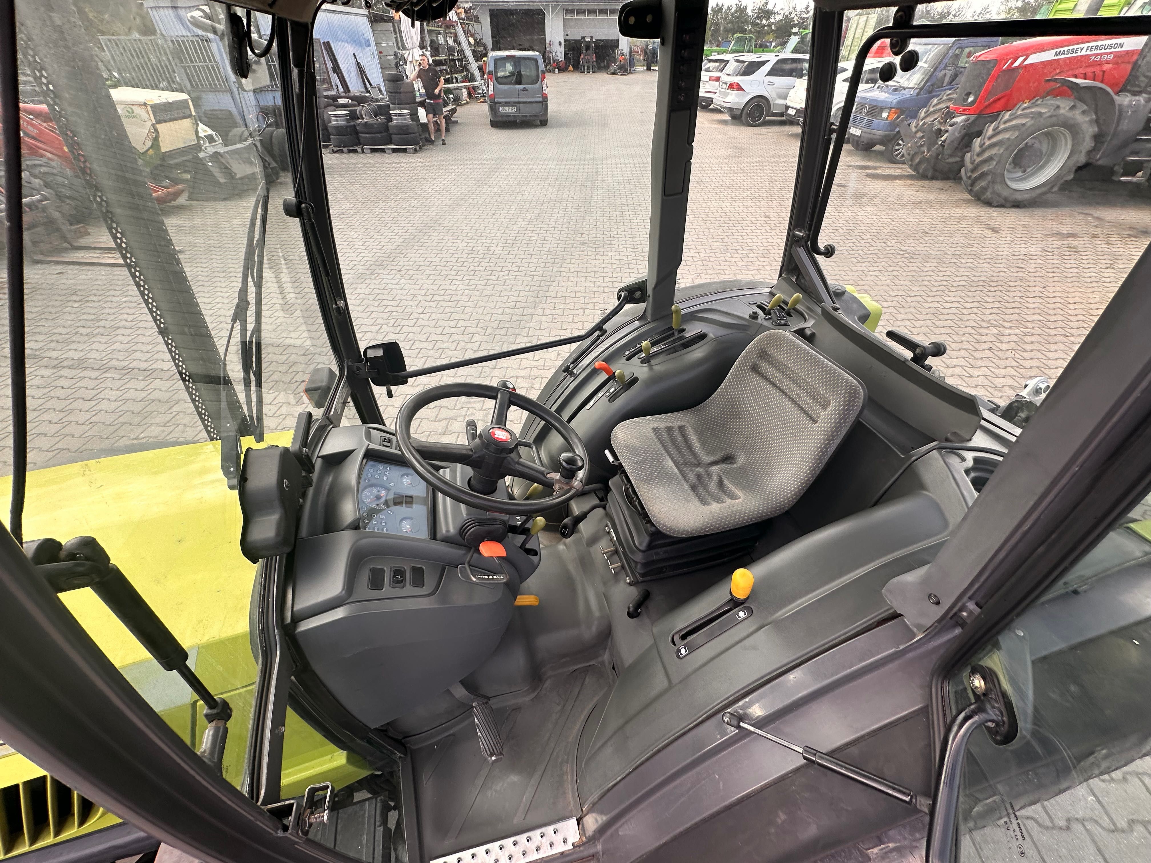 Ciągnik sadowniczy CLAAS NECTIS 257F 90 PS 4X4 Klima