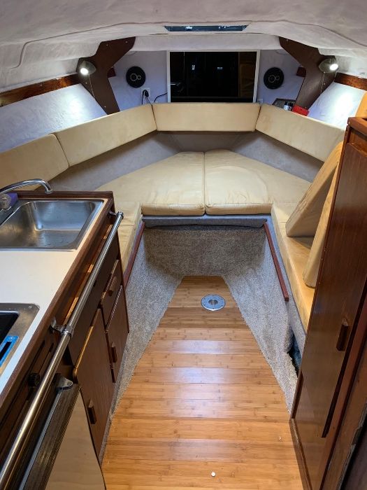 Jacht motorowy kabinowy / Łódź motorowa Glastron Aventure 266 165KM