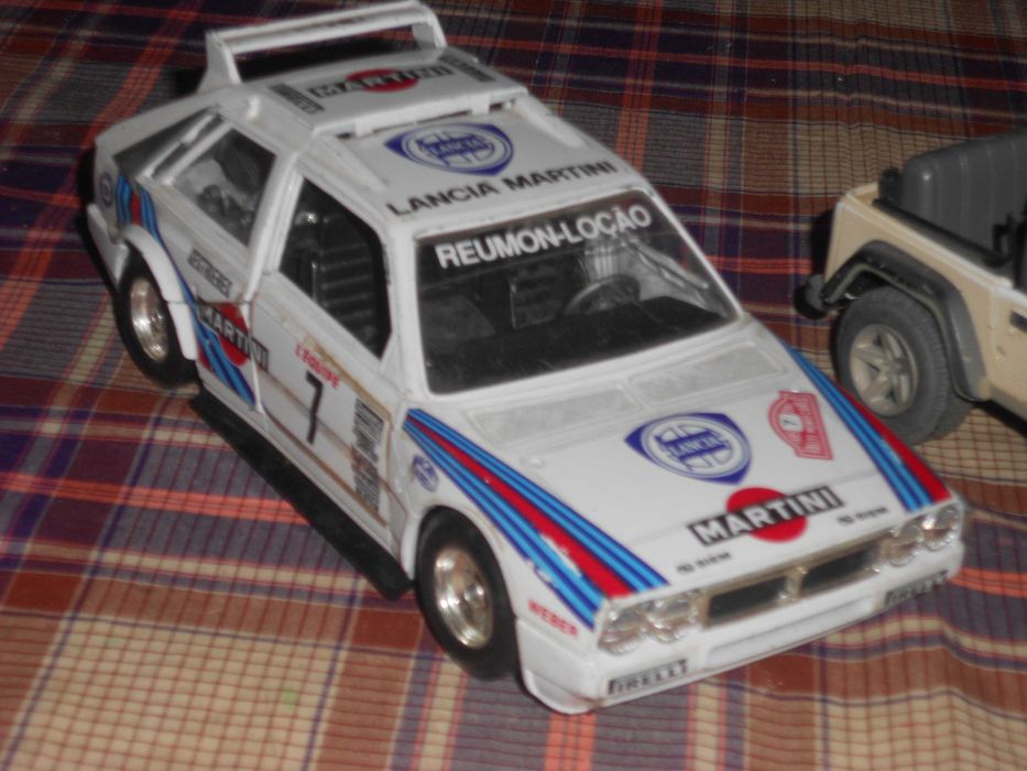 Miniaturas Colecçao Jeep Maisto 1/27 e Lancia Delta Burago 1/24