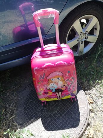 Детский чемодан дорожный на колесах розовый ударопрочный пластик