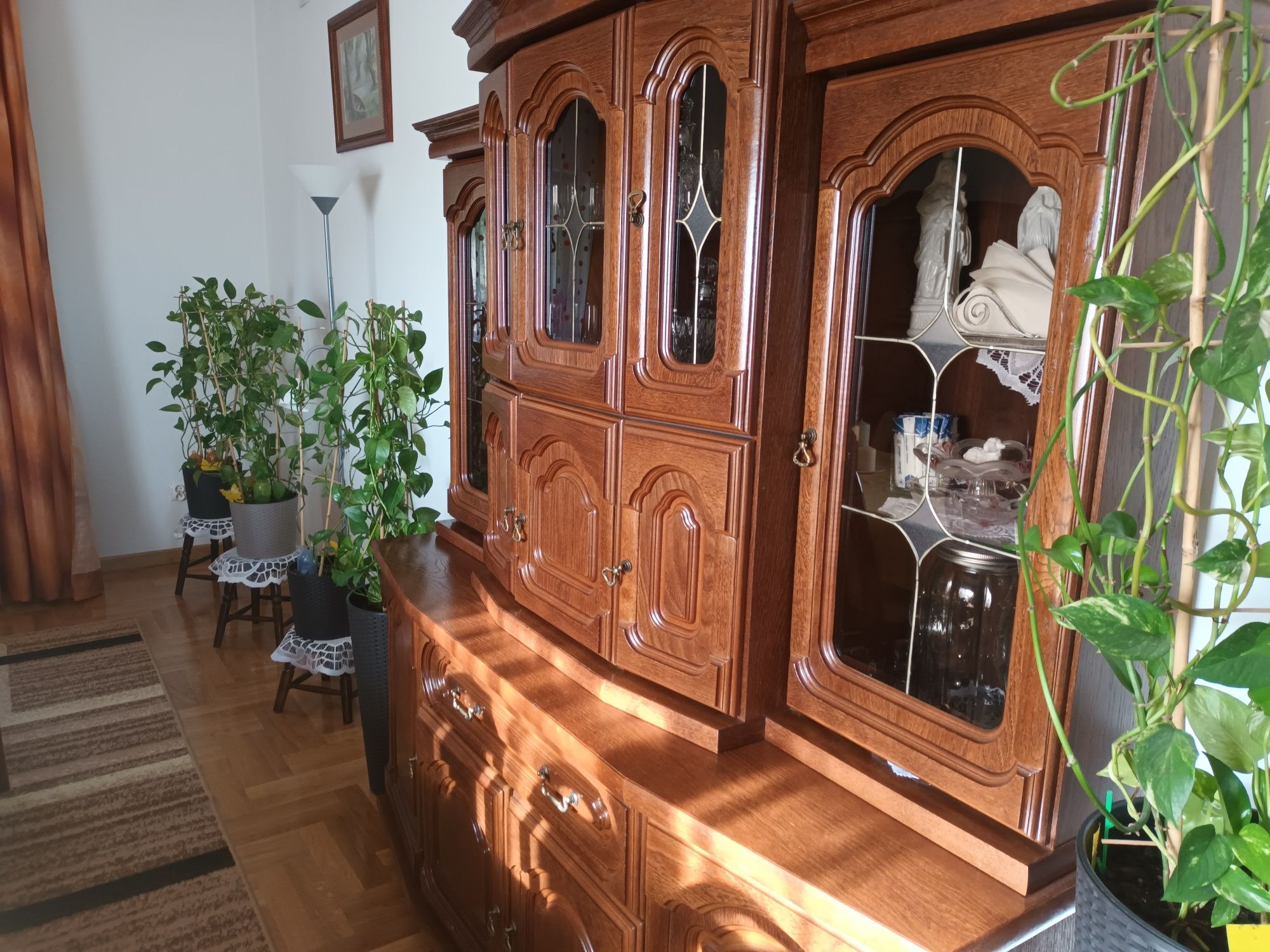 Zestaw mebli do salonu i jadalni  w stylu Ludwika XVI