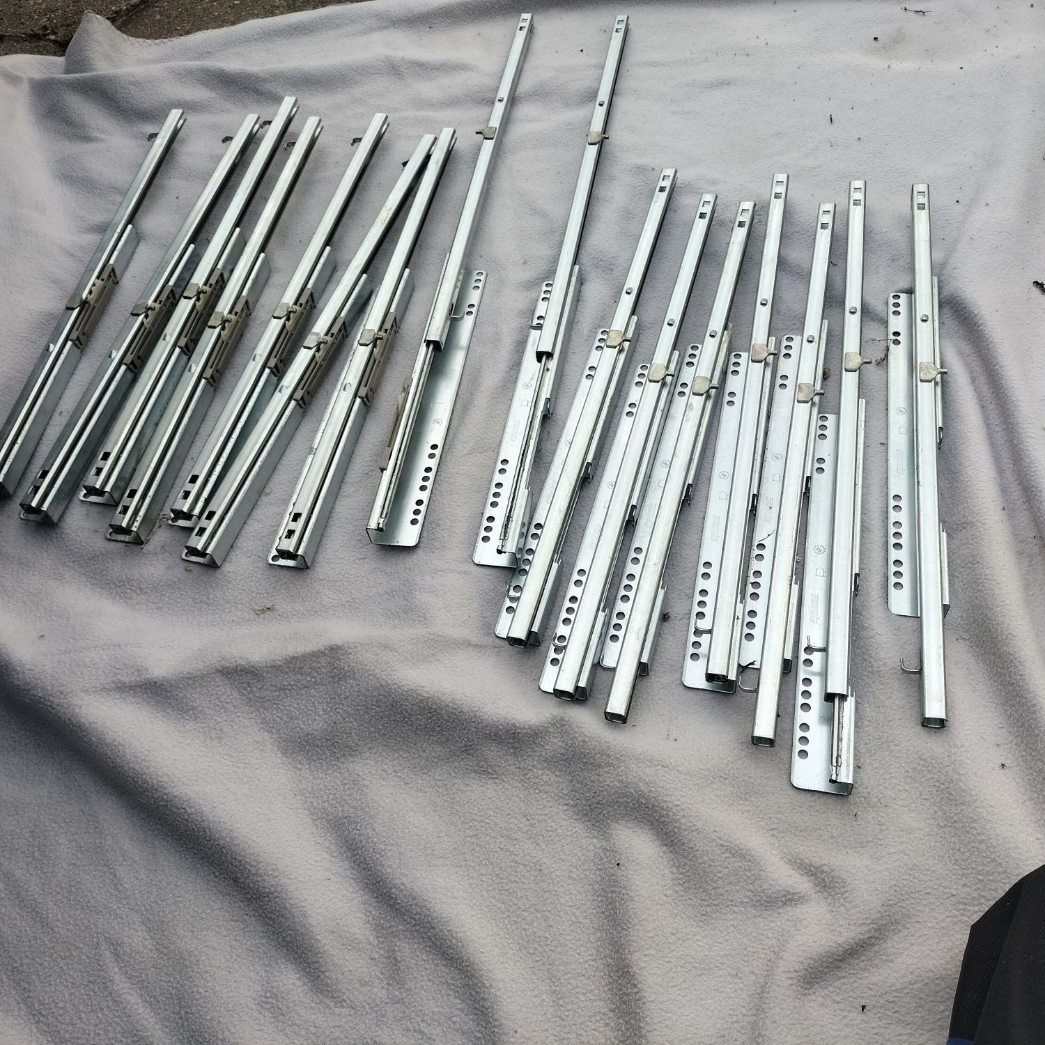 Prowadnice do szuflad 70 cm ,samo domykające