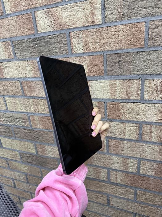 Used ipad air 2020 wifi 64Gb. (Space)
