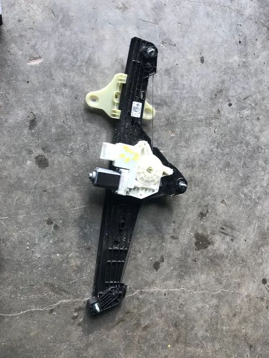 Podnośnik szyby prawy przód Renault Clio V