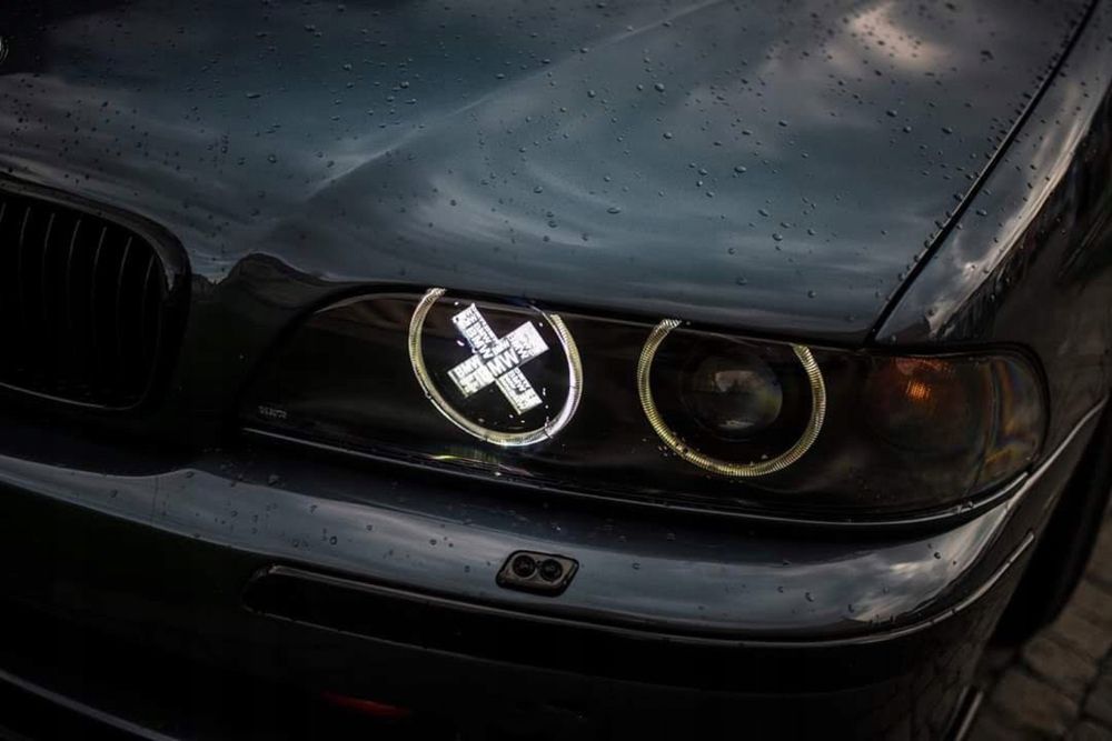 Кресты иксы в фары BMW e39 в дальний фары бмв е39 рест и дорест
