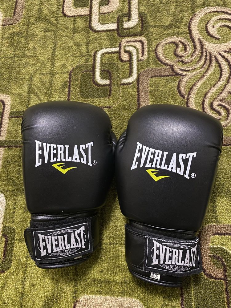 Боксерські пеочатки Everlast