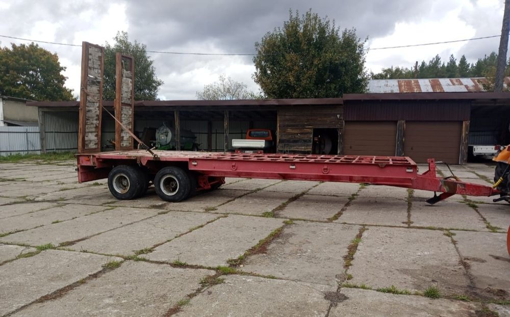 Naczepa niskopodwoziowa do ciągnika