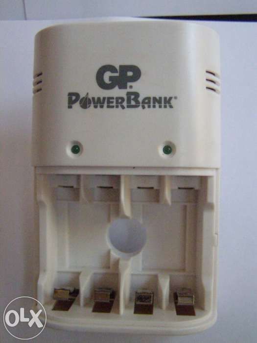 Carregador 8 Pilhas GP Power