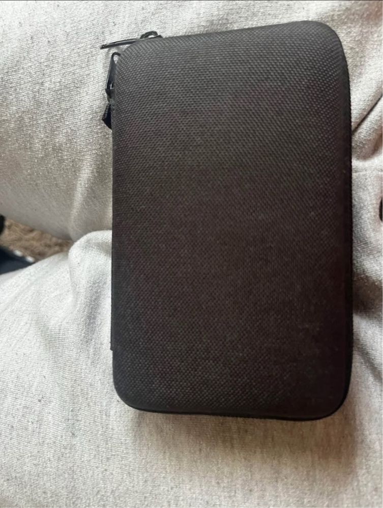 Nintendo 3ds ediçao ilimitada traz a bolsa dele e o carregador dele