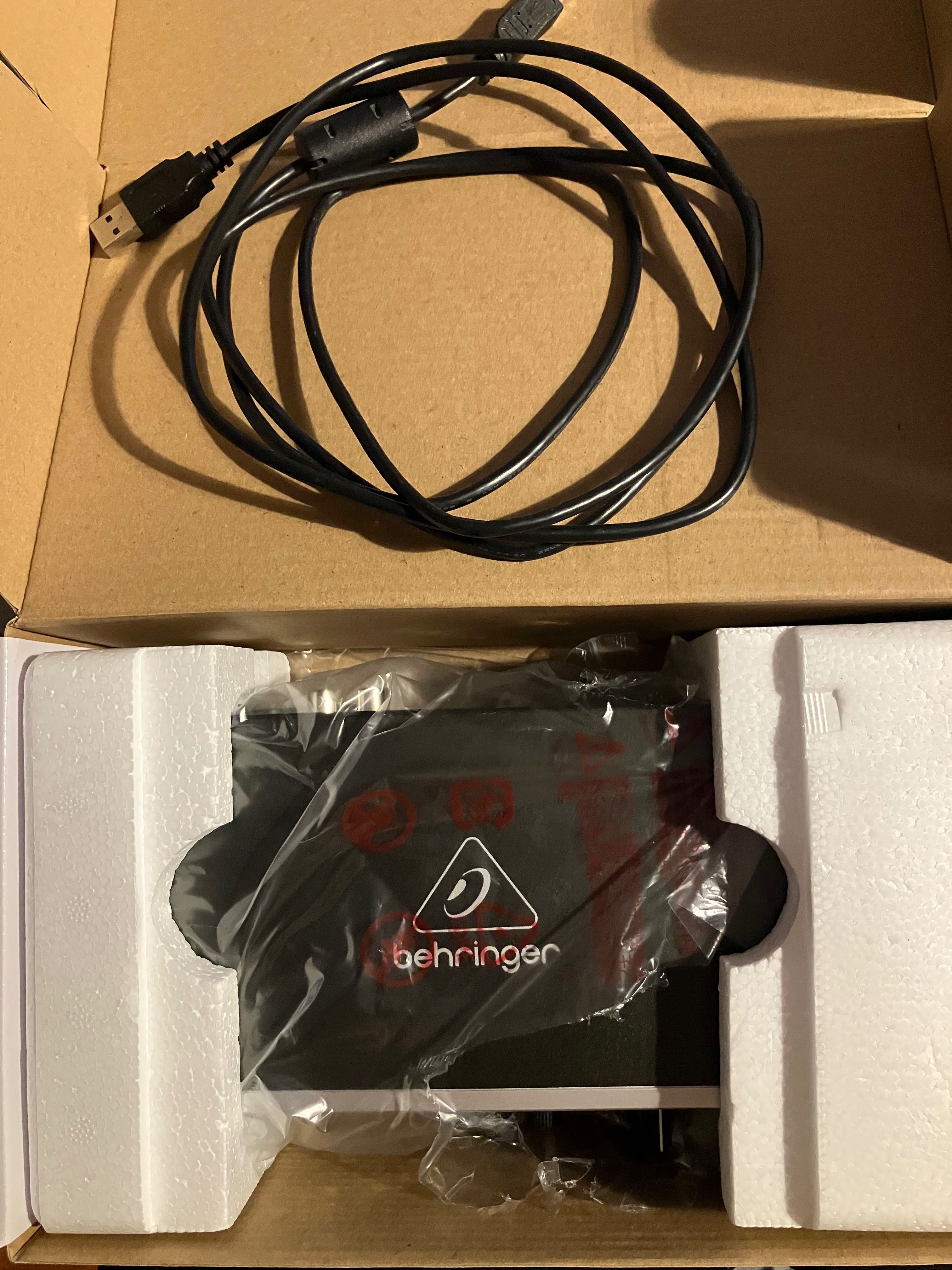 Behringer UMC204 HD audio interface