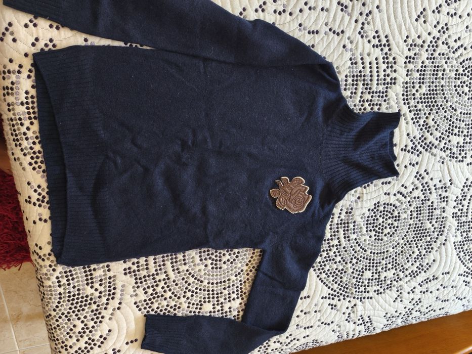 Camisola azul quentinha da Sacoor. Usada,em bom estado.
