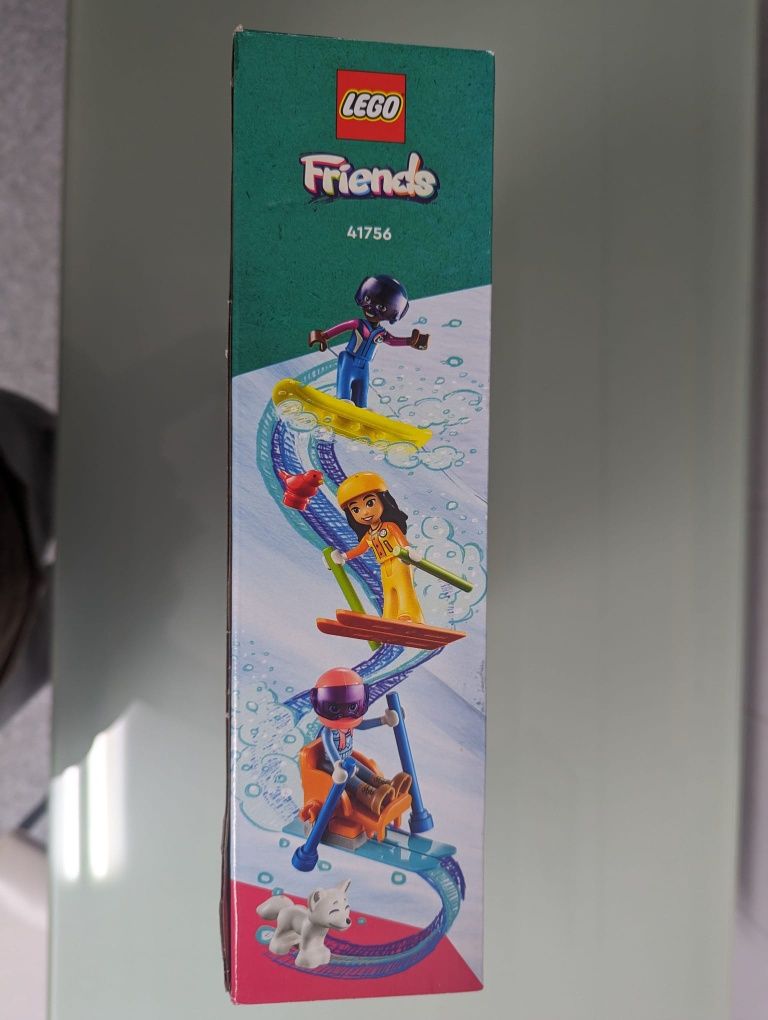 Lego Friends Pista de Ski e Cafetaria