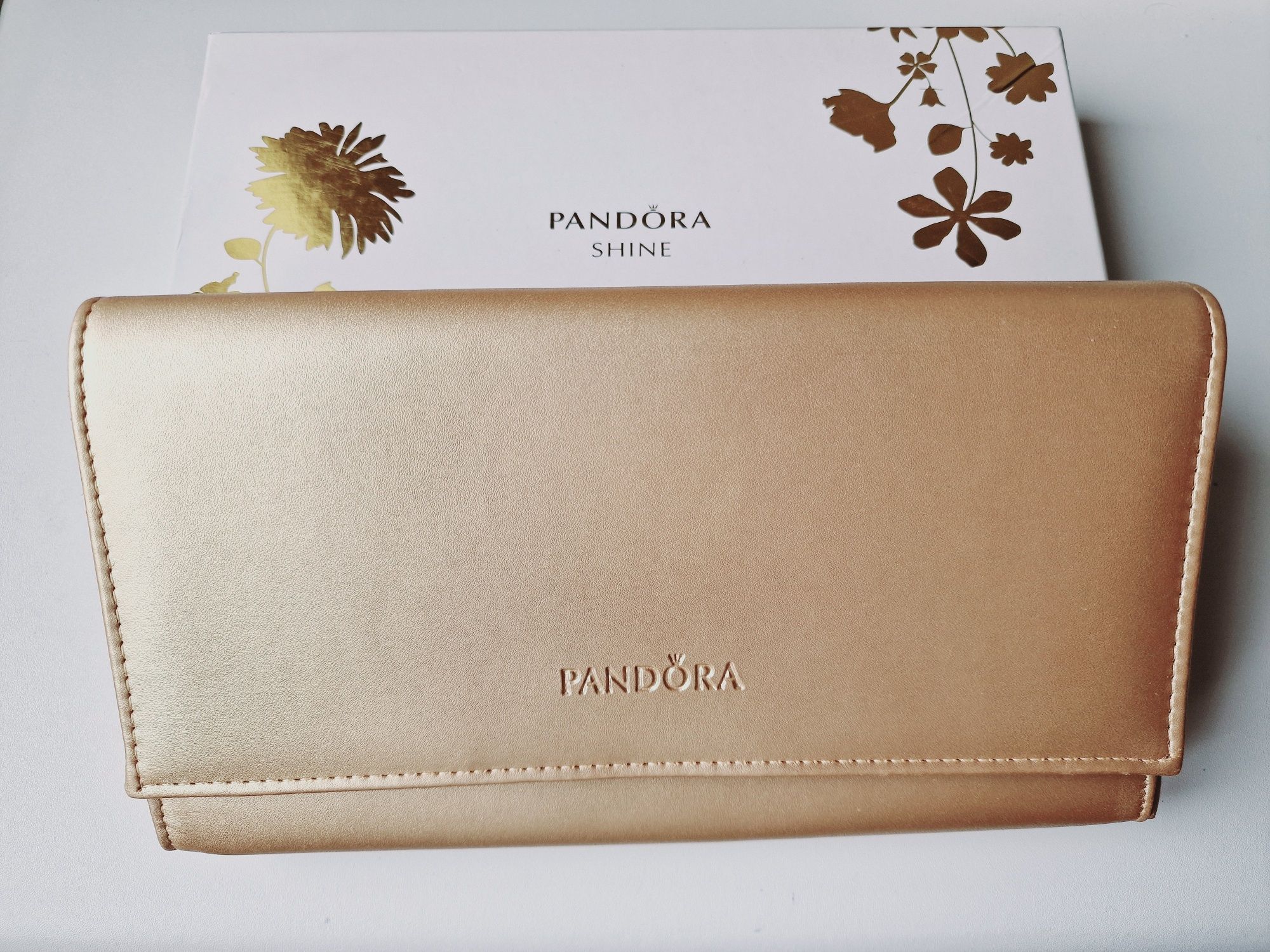 Pochete Dourada da Pandora
