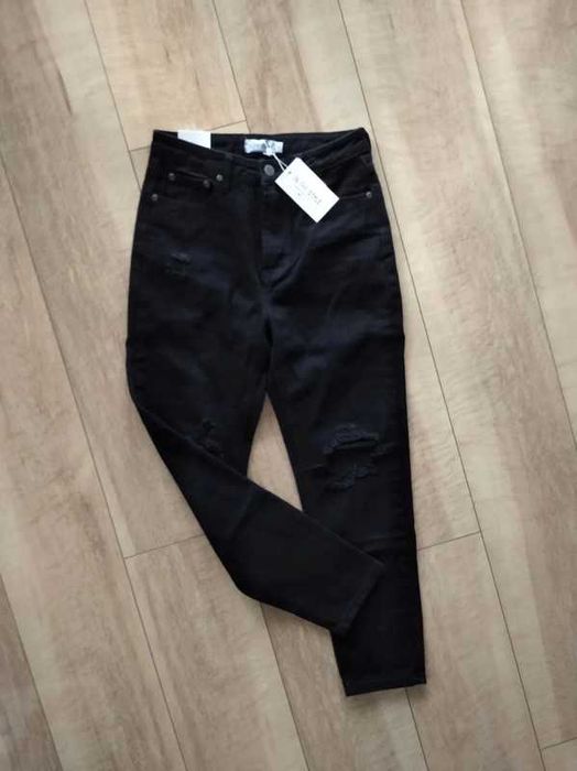 Czarne jeansy z wysokim stanem z rozdarciami XS