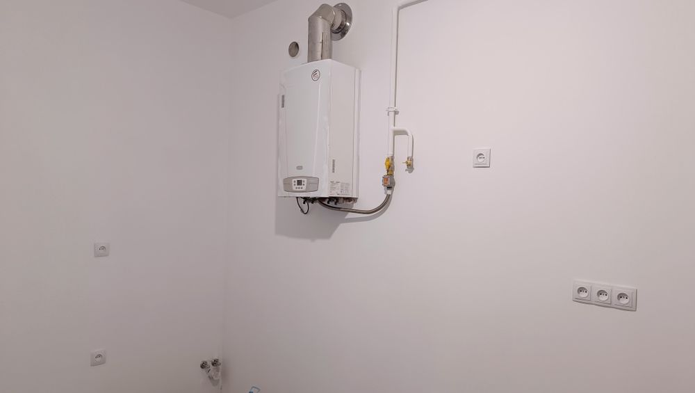 Продається 3 км квартира з капітальним ремонтом в центрі