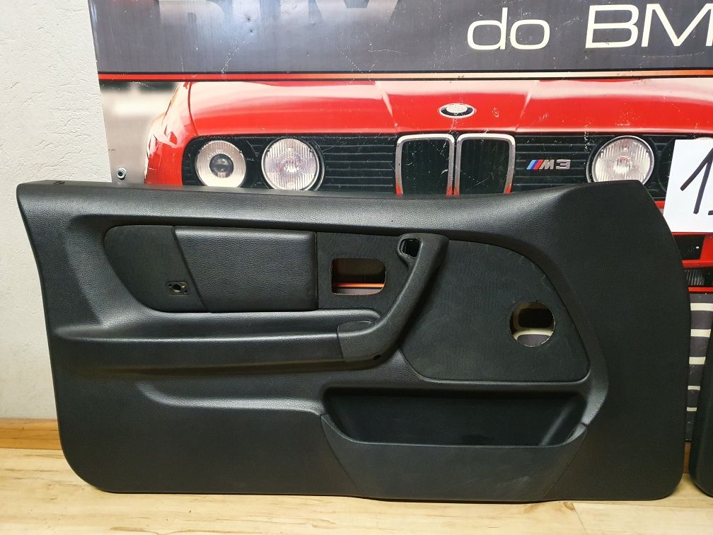 BMW E36 Boczki Tapicerka Drzwi Materiał Skóra Czarna AirBag Części BMA