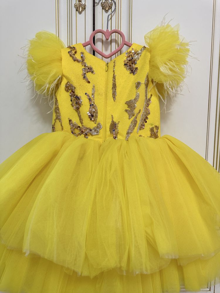 Шикарне дитяче жовте плаття сукня карнавальний костюм