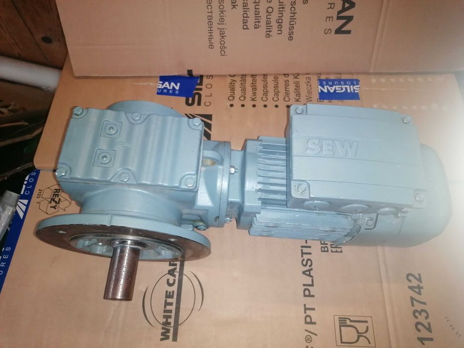 Motoreduktor firmy sew 0,55kw 8,7 obrota na minutę