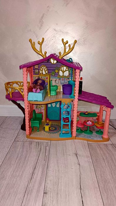 Enchantimals duży domek Jelonków wyposażenie oświetlenie Lalka figurka