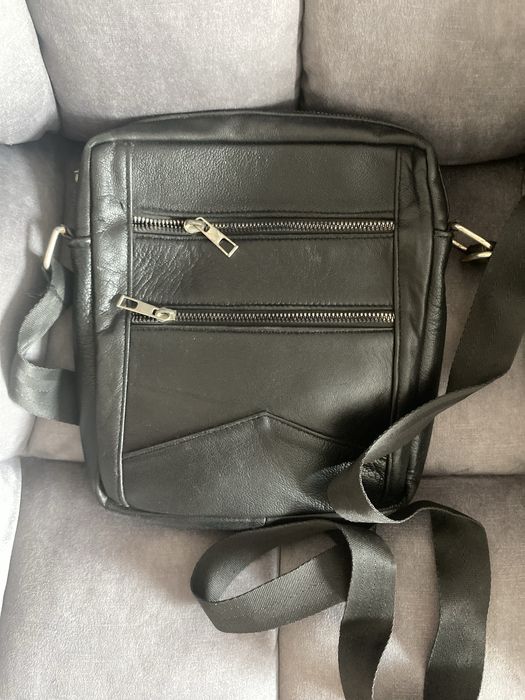 Сумки розвантажую шафу