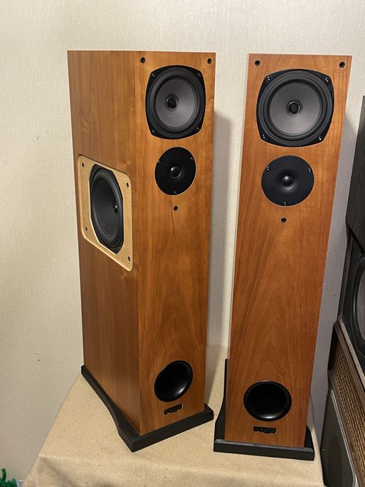 Шикарная английская 3-х полосная HI-END акустика REGA R5 (ЗВУК!)