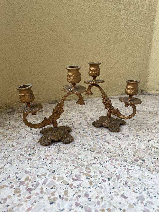 Par de castiçais trabalhados