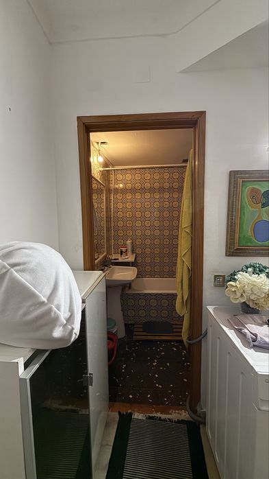 T0/Studio cave alta com janela e boa iluminação