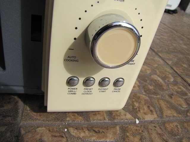 Fine Dinesty Kuchenka mikrofalowa mikrofalówka retro kremowa Klarstein