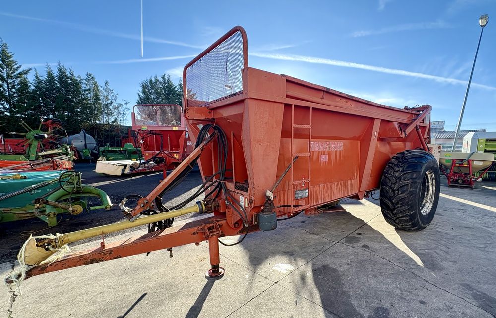 reboque espalhador de estrume