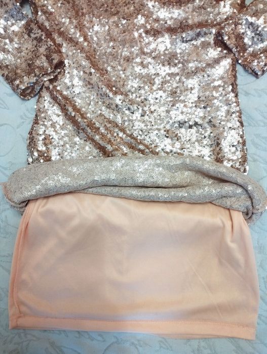 Святкова сукня з пайєтками