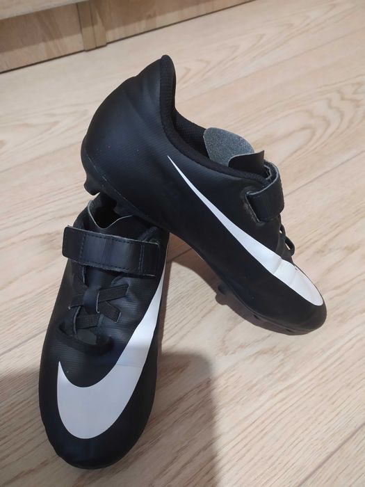 Бутсы для игры в футбол NIKE