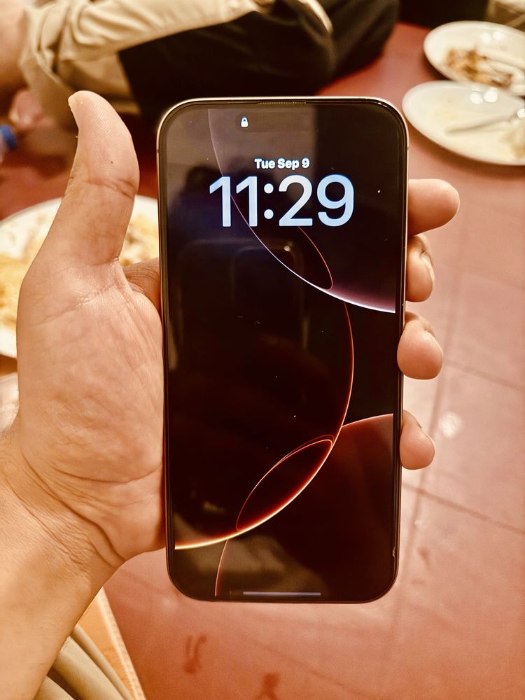 À Venda: iPhone 16 Pro Max – 256GB – Desert Titanium – Como Novo