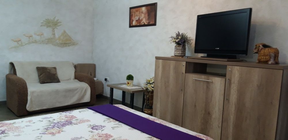 Кам'янецька 38.У самому центрі,чиста!Чєк