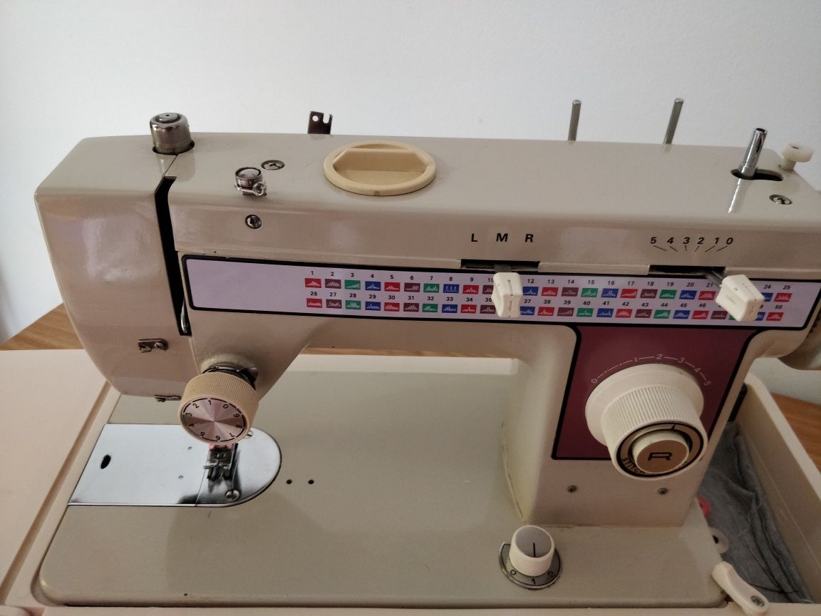Máquina de costura Oliva