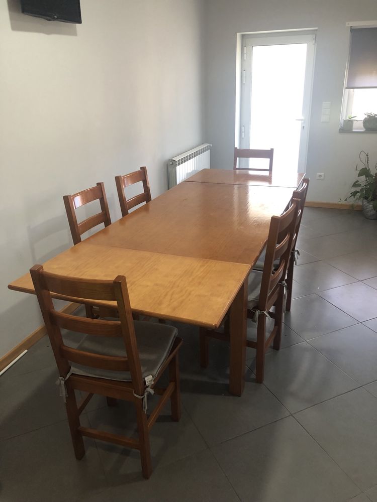 Mesa com 6 cadeiras