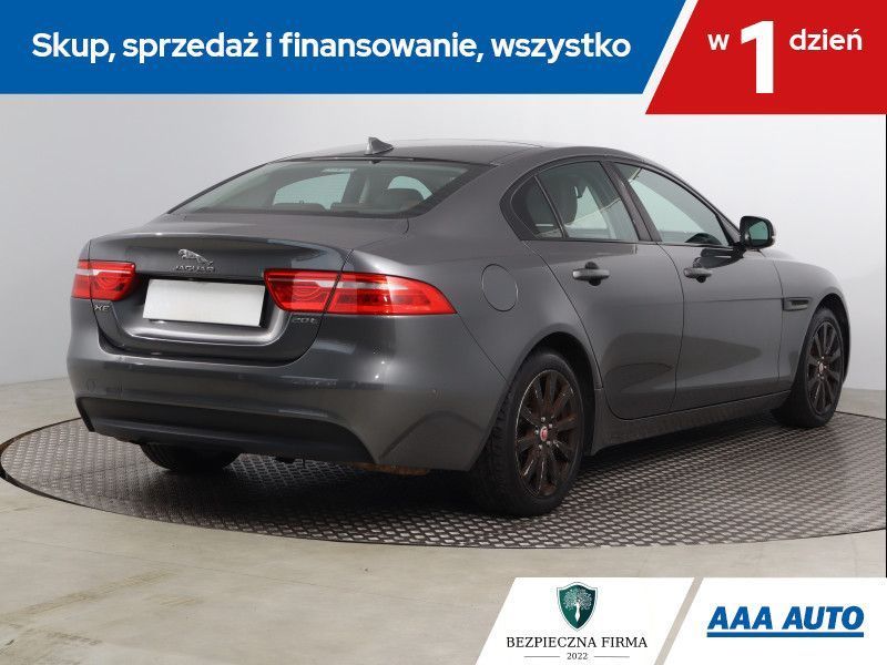 Jaguar XE 20t, Automat, Skóra, Navi, Xenon, Bi-Xenon, Klimatronic, Tempomat,