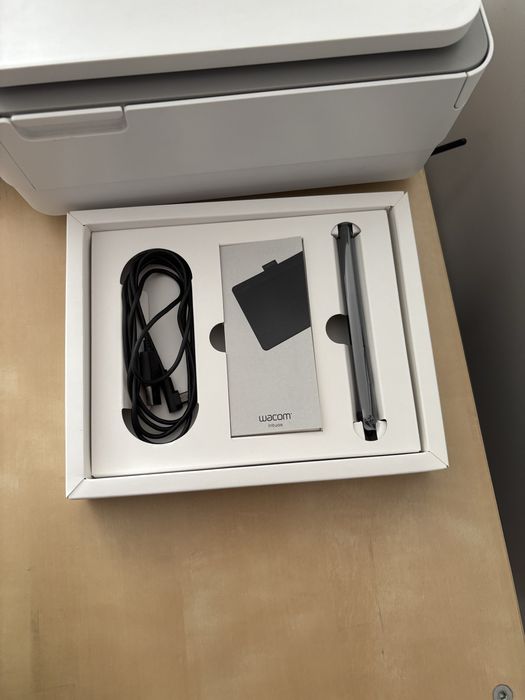 Mesa Digitalizadora WACOM Intuos CTL4100K S com bluetooth